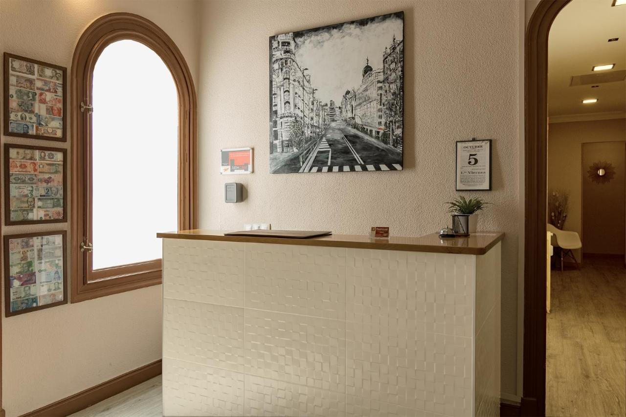 Hostal Santillan Madrid Eksteriør billede