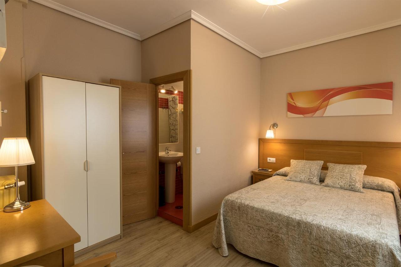 Hostal Santillan Madrid Eksteriør billede
