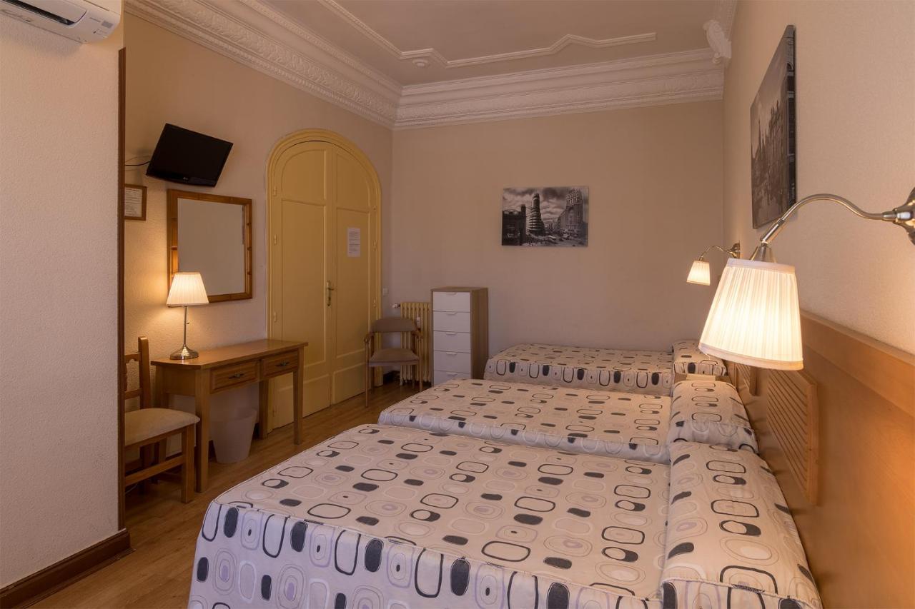Hostal Santillan Madrid Eksteriør billede