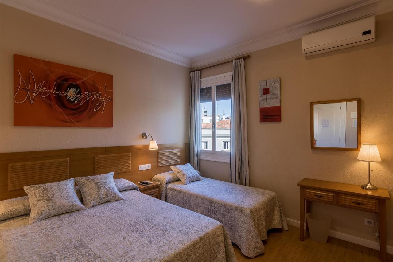 Hostal Santillan Madrid Eksteriør billede
