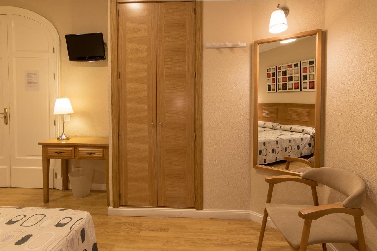 Hostal Santillan Madrid Eksteriør billede