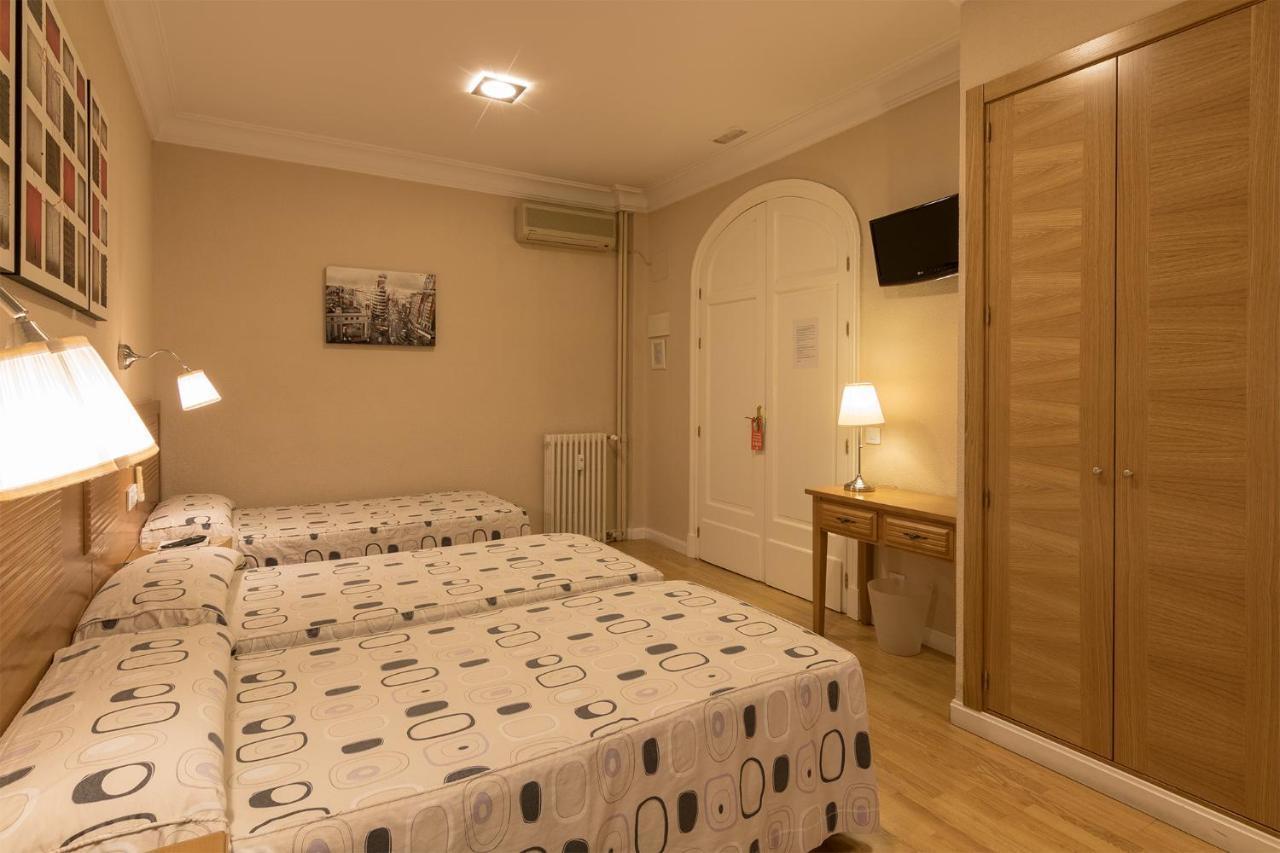 Hostal Santillan Madrid Eksteriør billede