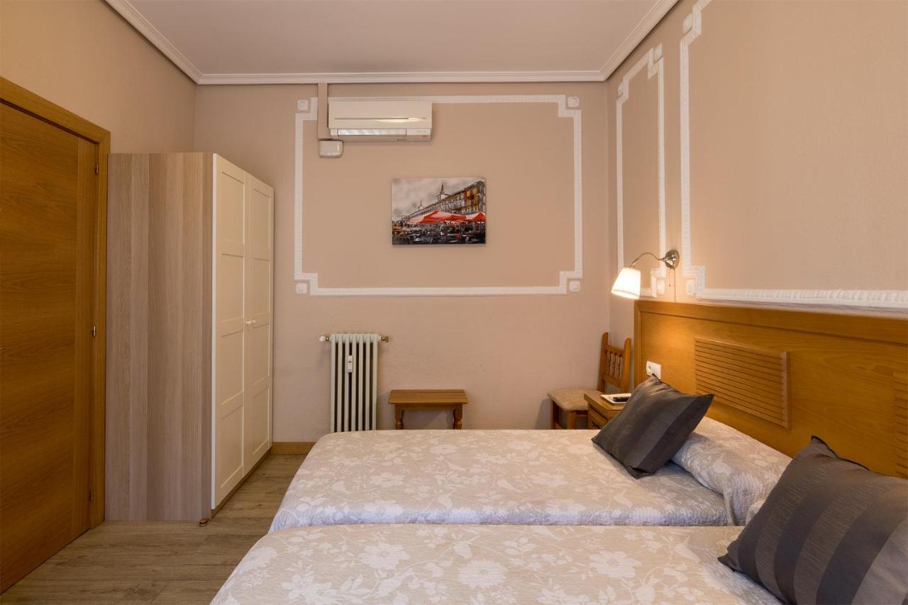 Hostal Santillan Madrid Eksteriør billede