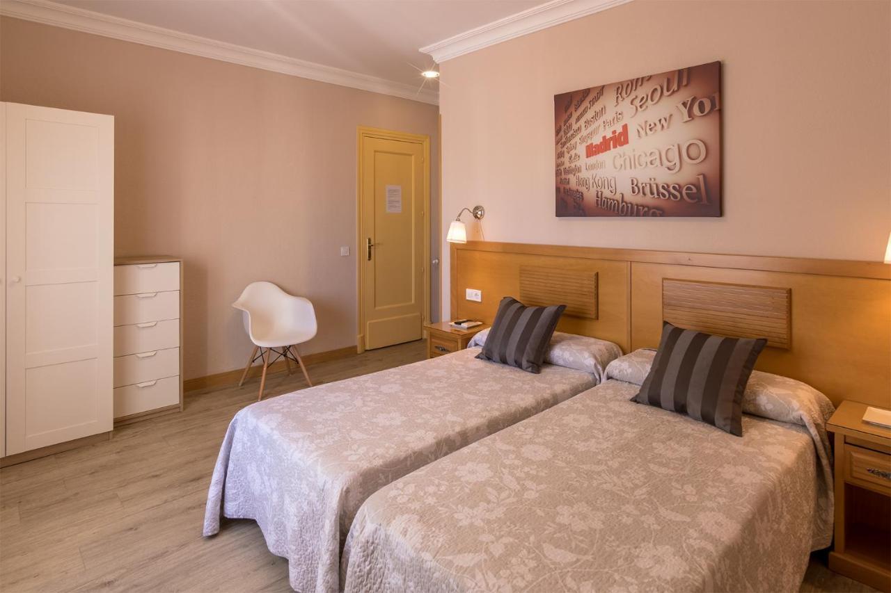 Hostal Santillan Madrid Eksteriør billede