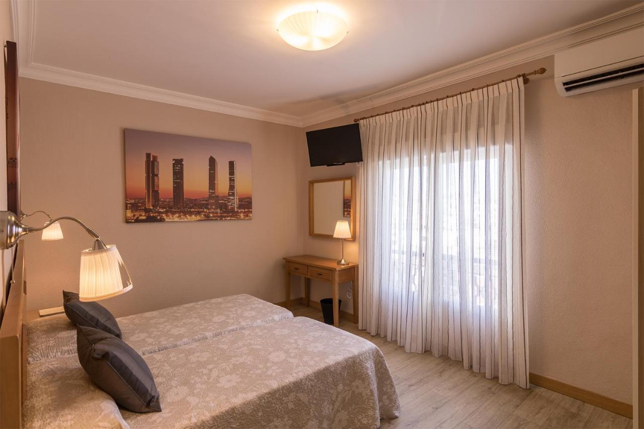 Hostal Santillan Madrid Eksteriør billede