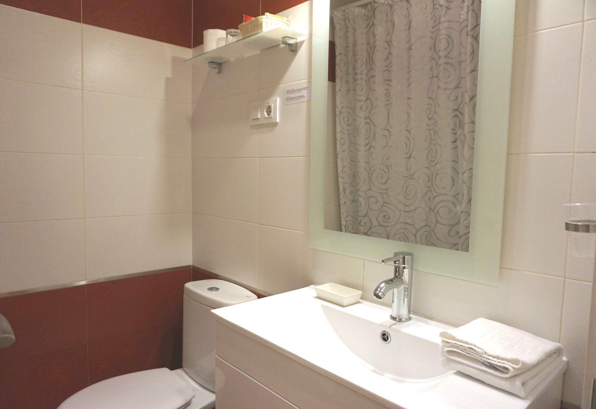 Hostal Santillan Madrid Eksteriør billede