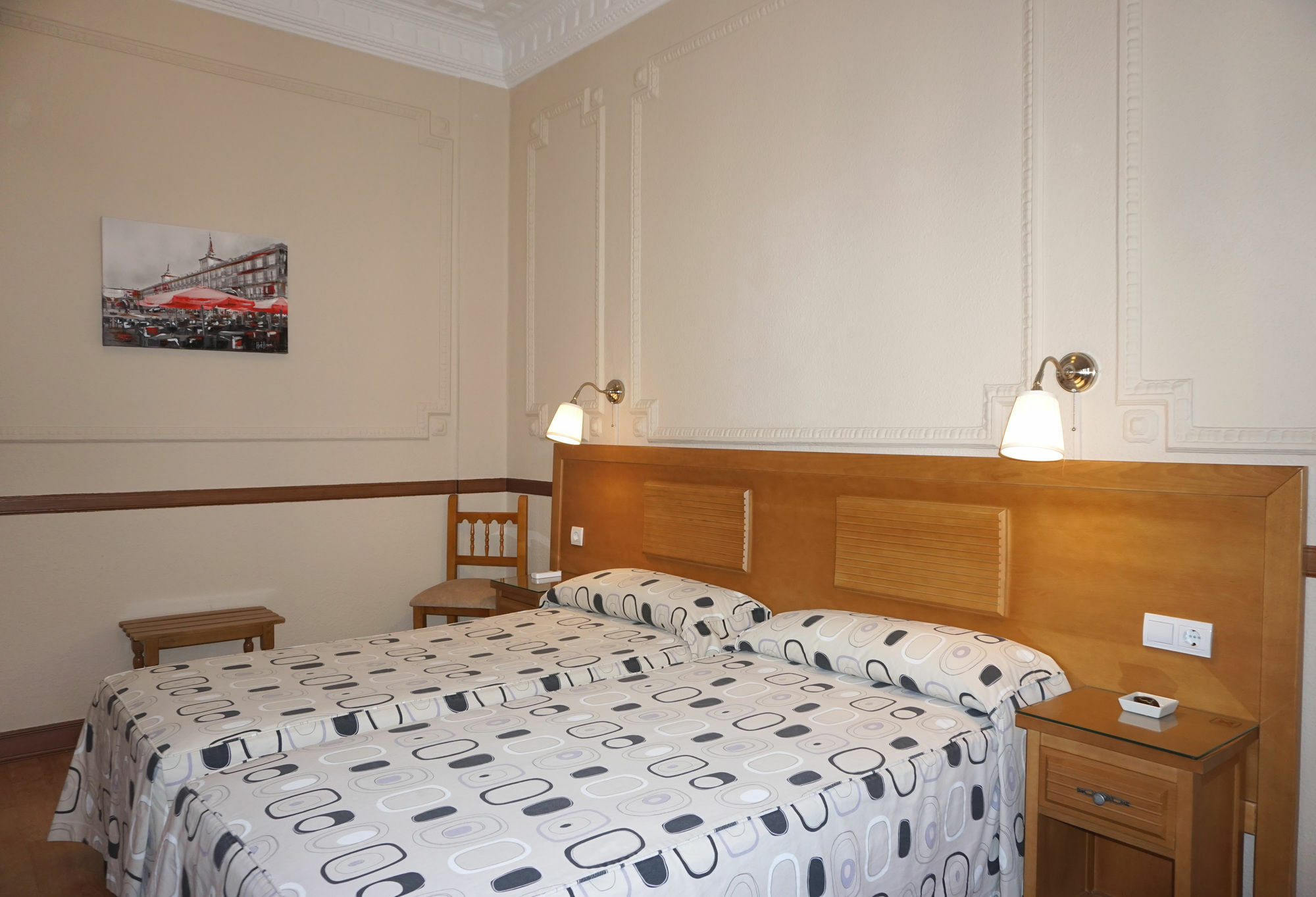Hostal Santillan Madrid Eksteriør billede