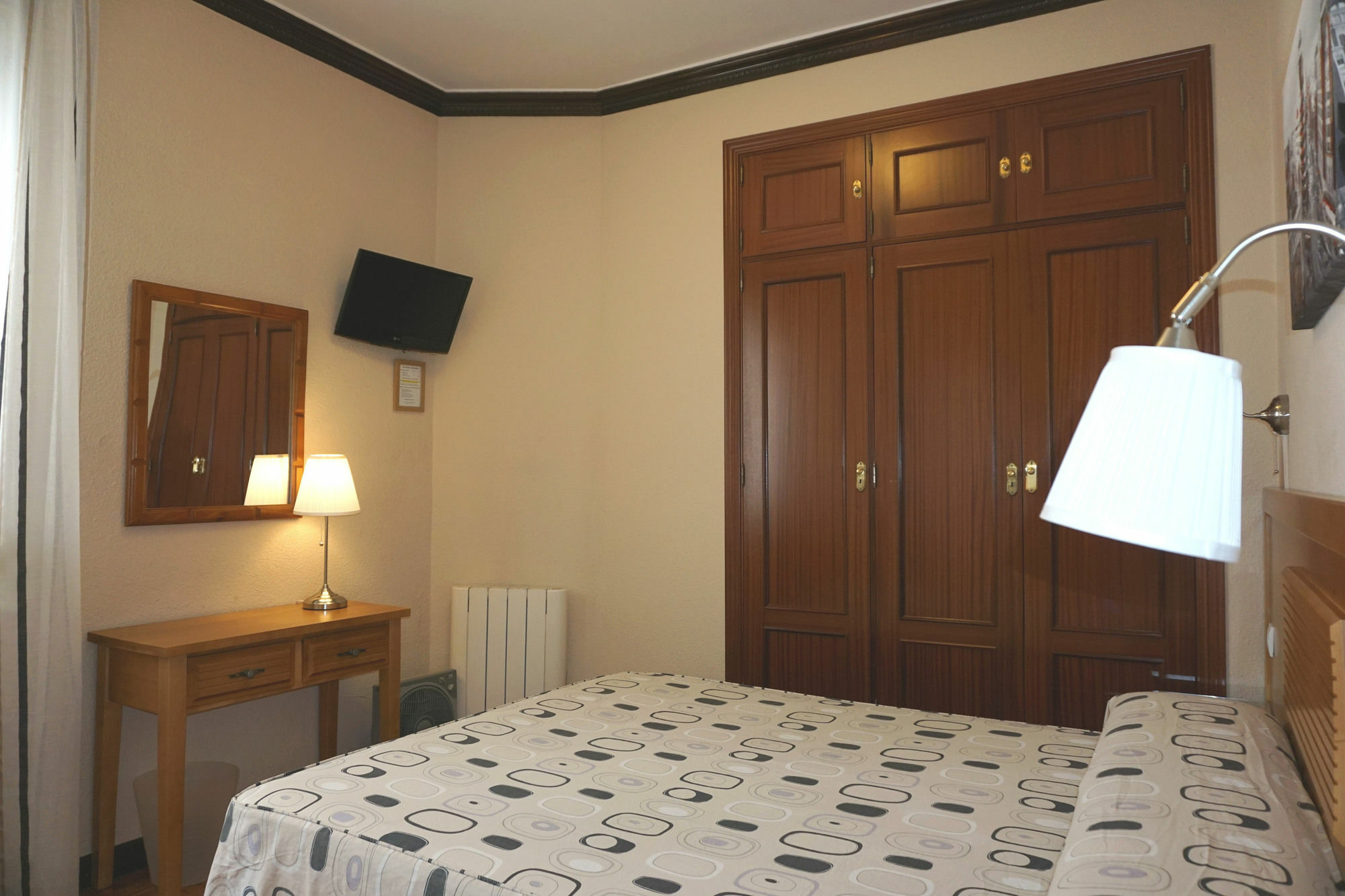 Hostal Santillan Madrid Eksteriør billede