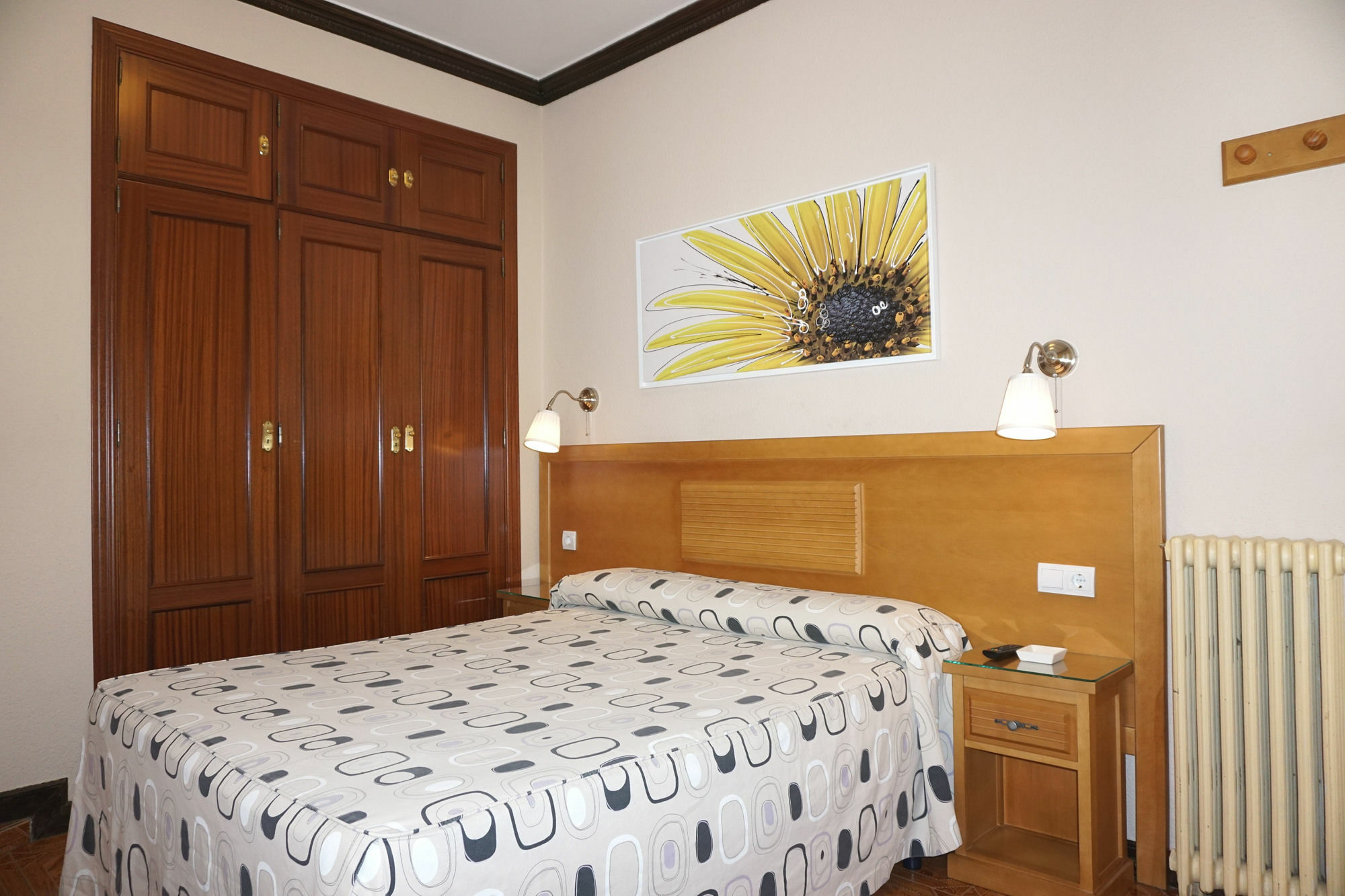 Hostal Santillan Madrid Eksteriør billede
