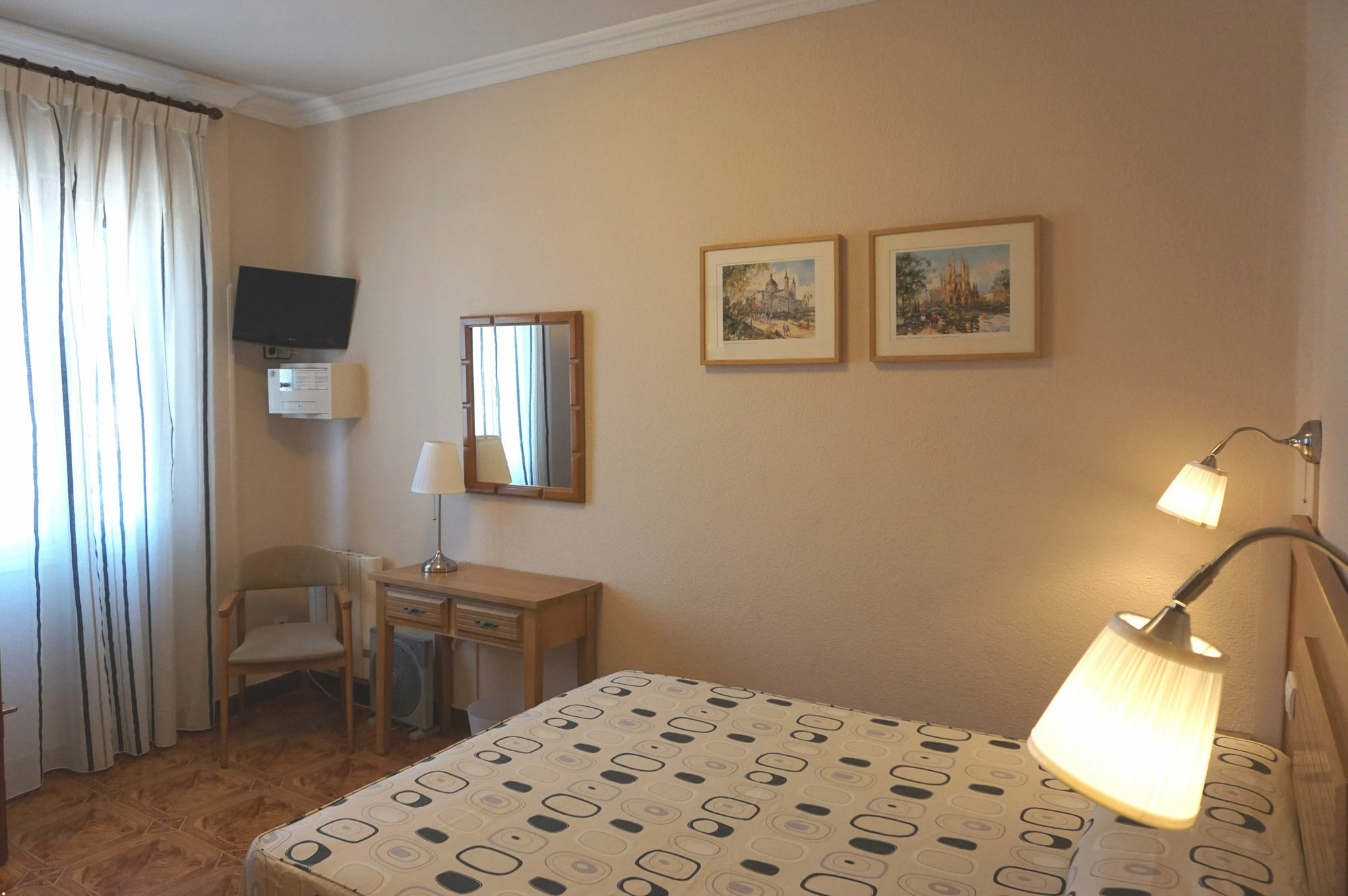 Hostal Santillan Madrid Eksteriør billede