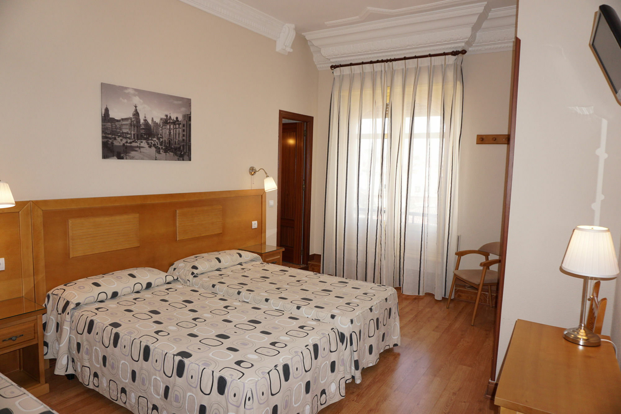 Hostal Santillan Madrid Eksteriør billede