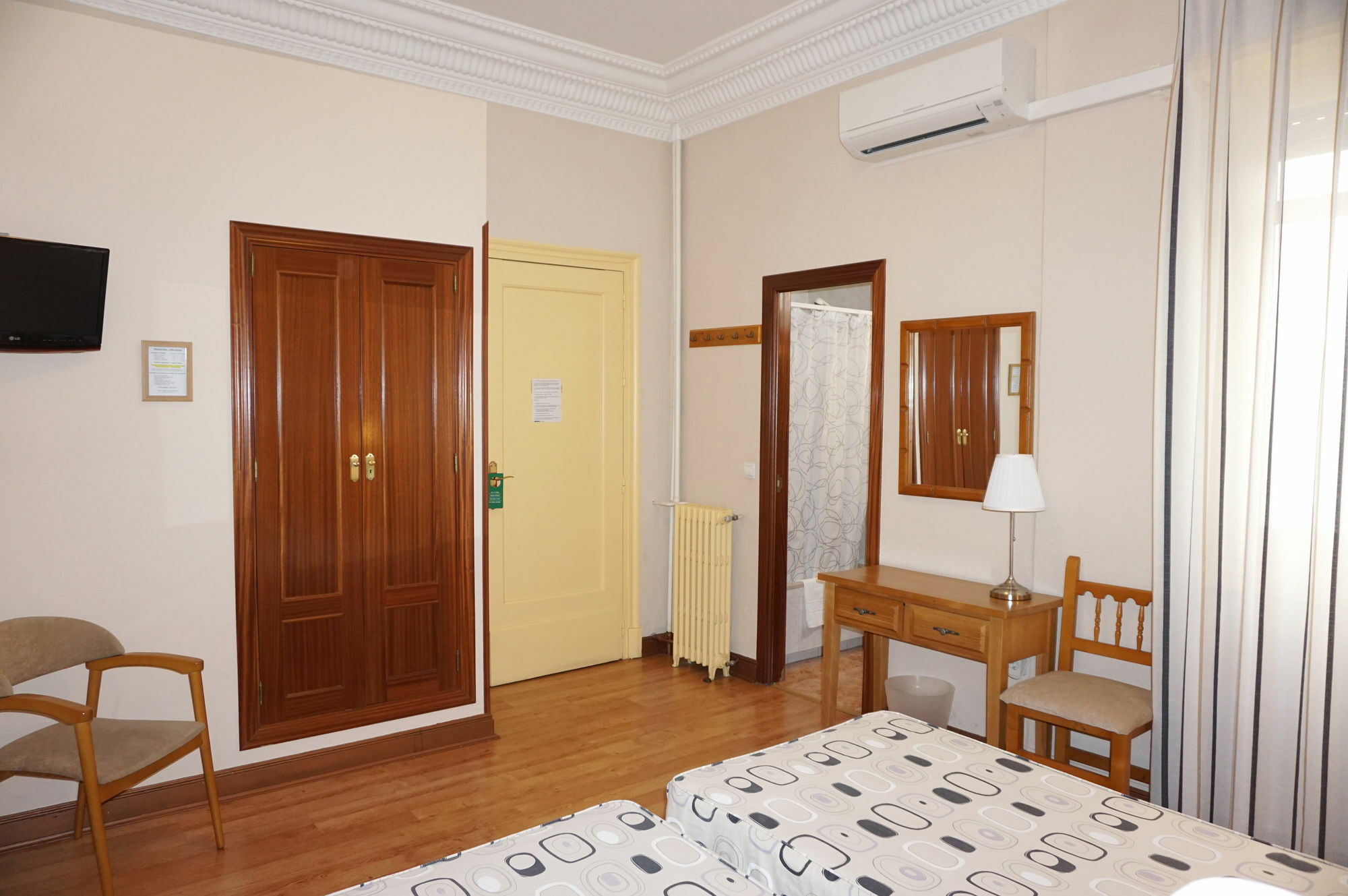 Hostal Santillan Madrid Eksteriør billede