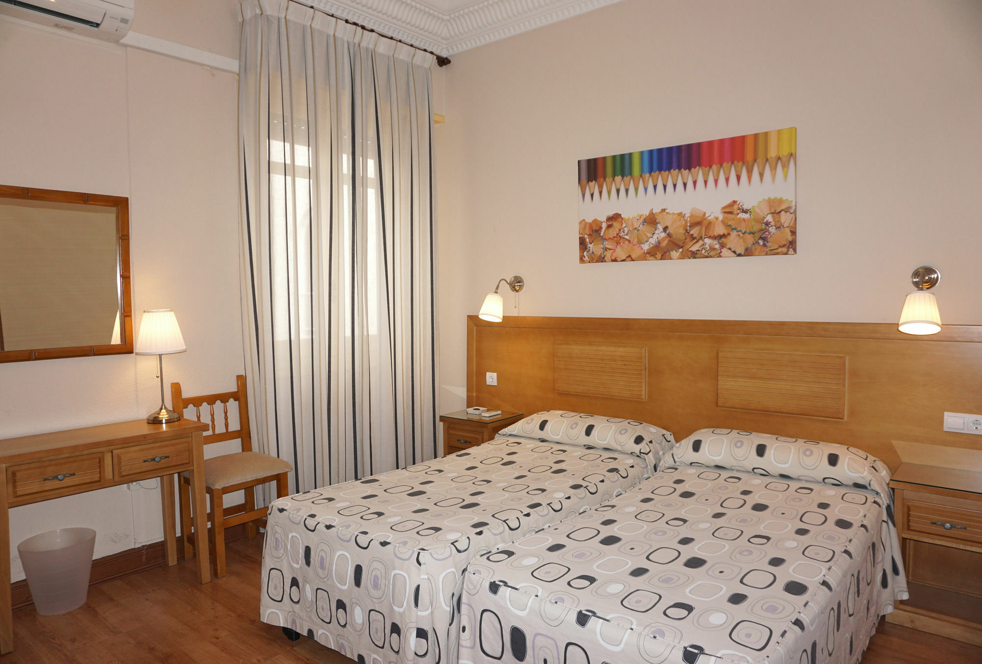 Hostal Santillan Madrid Eksteriør billede