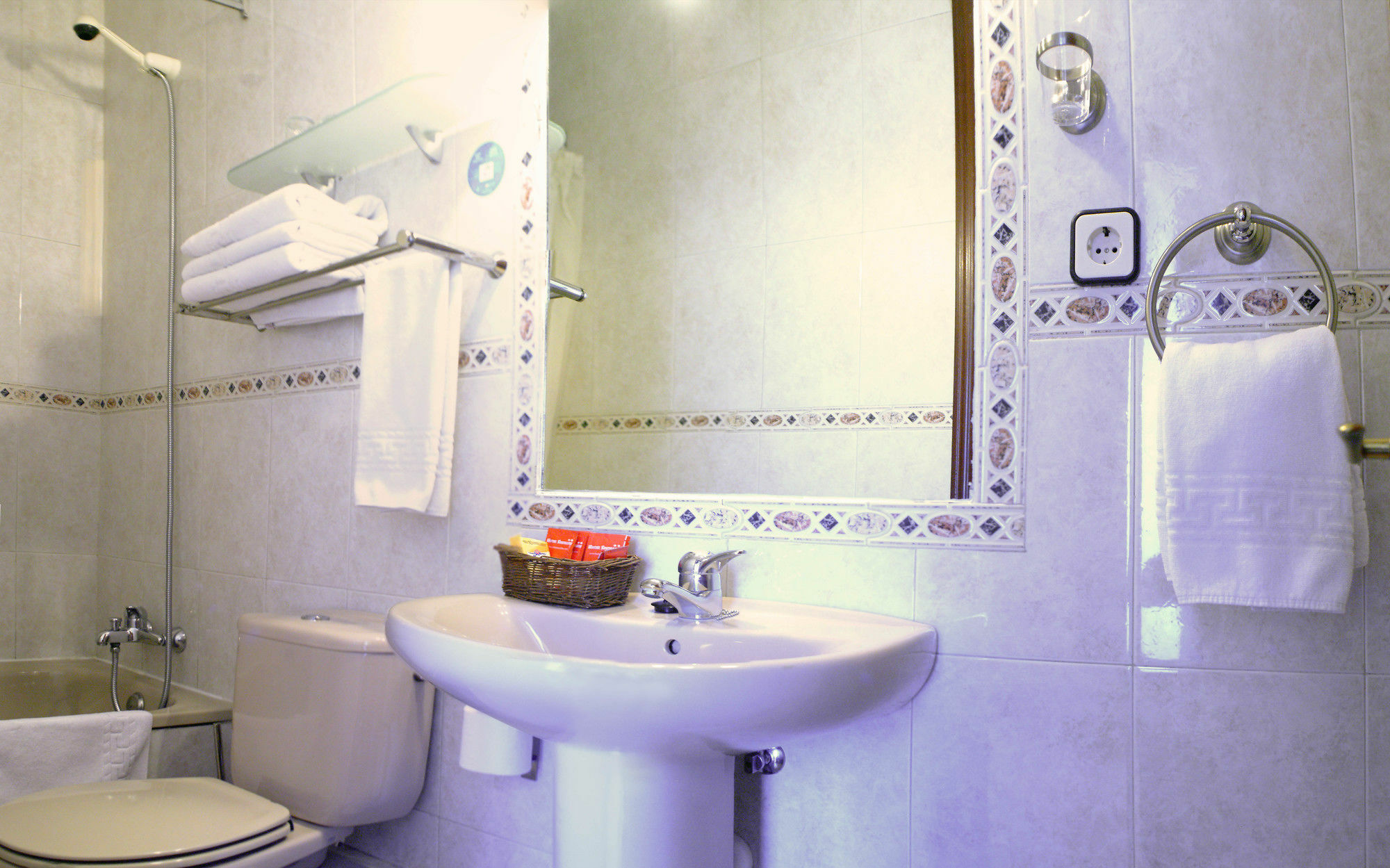 Hostal Santillan Madrid Eksteriør billede