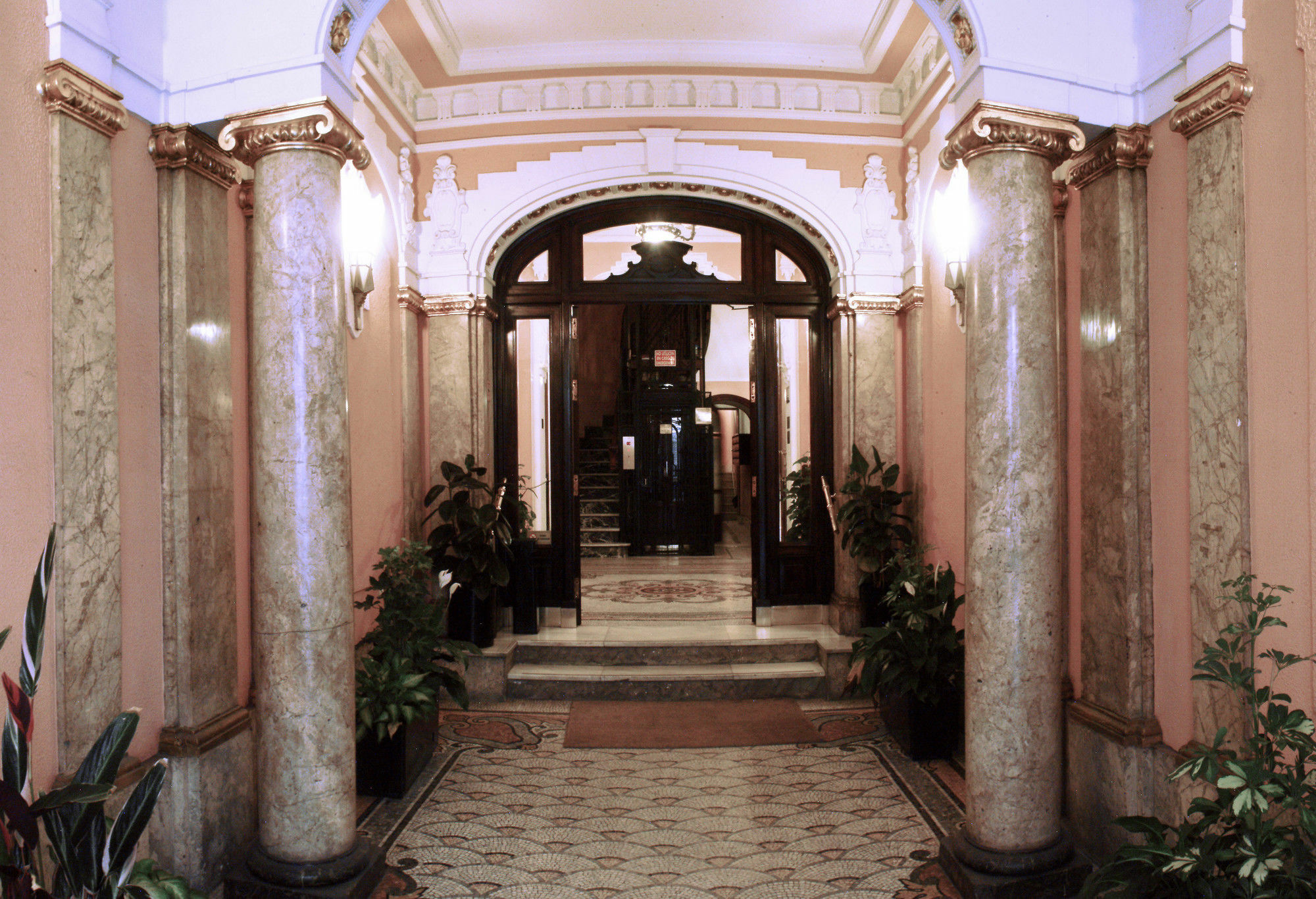 Hostal Santillan Madrid Eksteriør billede