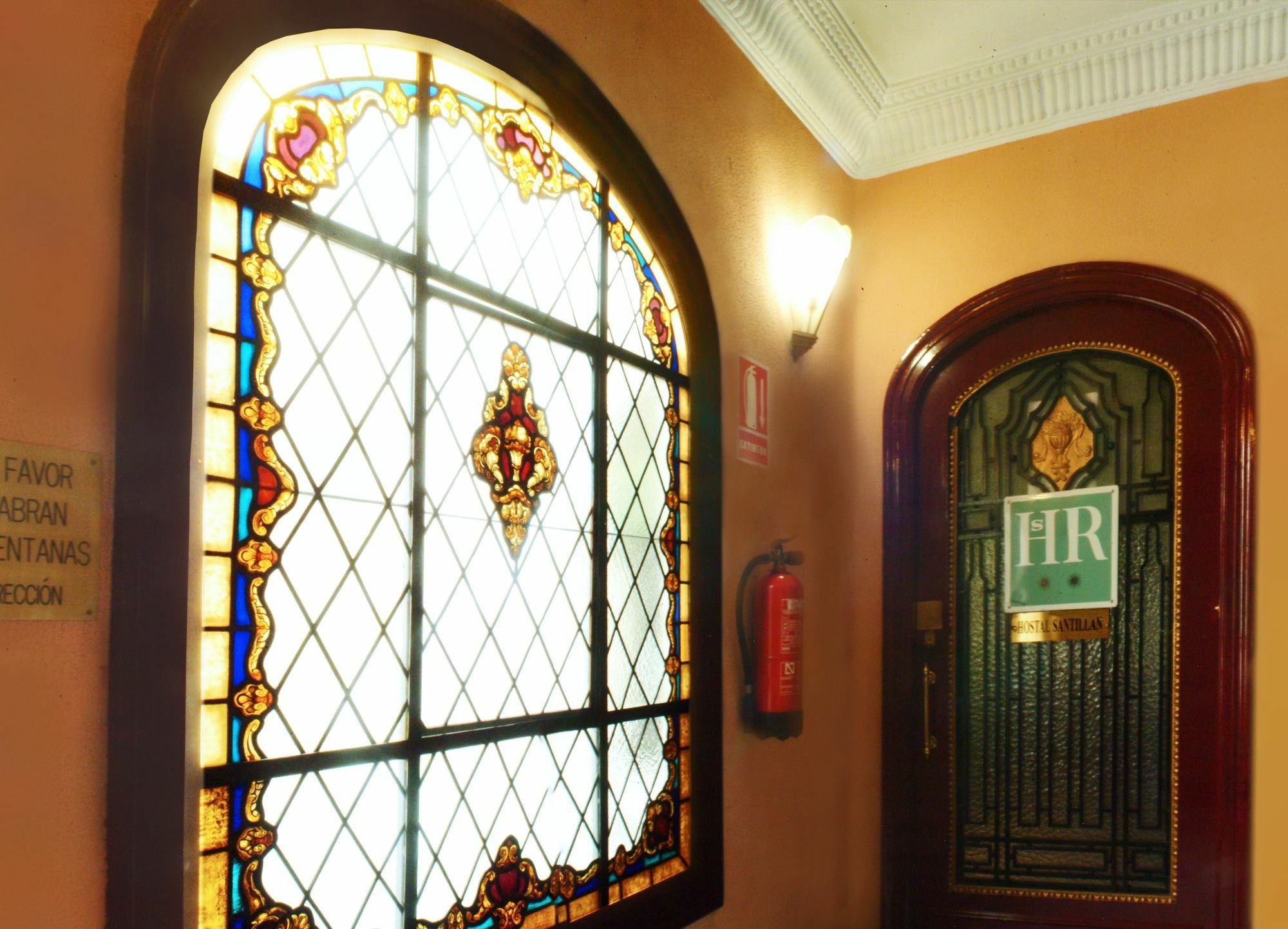 Hostal Santillan Madrid Eksteriør billede