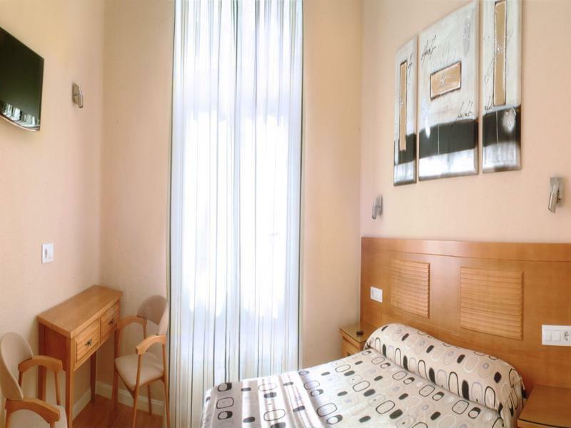 Hostal Santillan Madrid Eksteriør billede