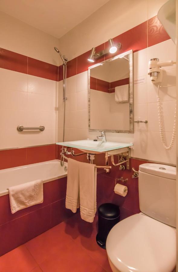 Hostal Santillan Madrid Eksteriør billede